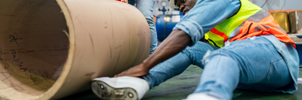 incidente sul lavoro in una fabbrica